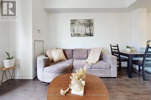 Ph-416 - 5317 Upper Middle Road, Burlington (Orchard), ON - Indoor Photo Showing Living Room