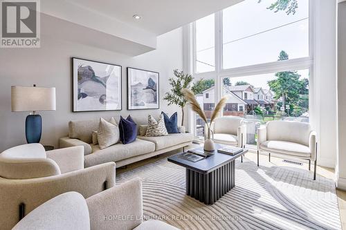 504 Mortimer Avenue, Toronto (Danforth Village-East York), ON - Indoor Photo Showing Living Room