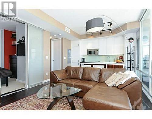 201 Parkdale Avenue Unit#708, Ottawa, ON - Indoor Photo Showing Living Room