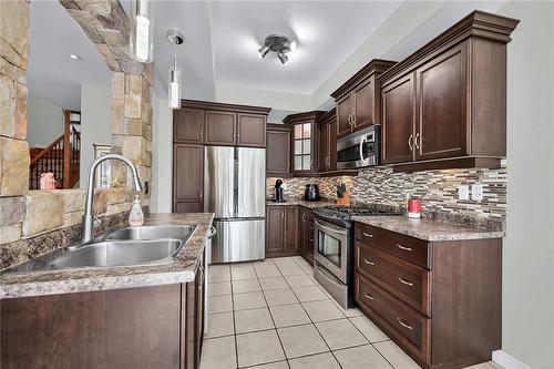 8 Brooking Court, Ancaster, ON - Indoor Photo Showing Kitchen With Double Sink With Upgraded Kitchen