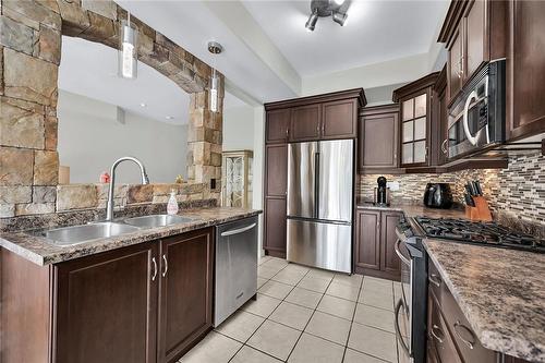 8 Brooking Court, Ancaster, ON - Indoor Photo Showing Kitchen With Double Sink With Upgraded Kitchen