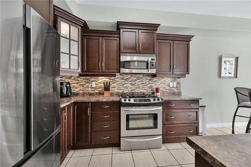 8 Brooking Court, Ancaster, ON - Indoor Photo Showing Kitchen With Upgraded Kitchen