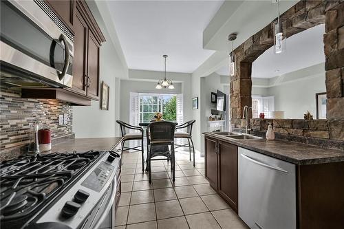 8 Brooking Court, Ancaster, ON - Indoor Photo Showing Kitchen With Double Sink