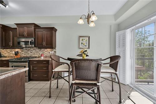 8 Brooking Court, Ancaster, ON - Indoor Photo Showing Kitchen