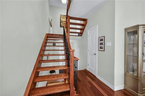 8 Brooking Court, Ancaster, ON - Indoor Photo Showing Other Room