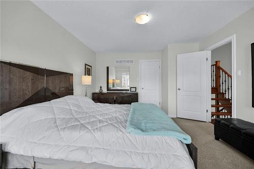 8 Brooking Court, Ancaster, ON - Indoor Photo Showing Bedroom