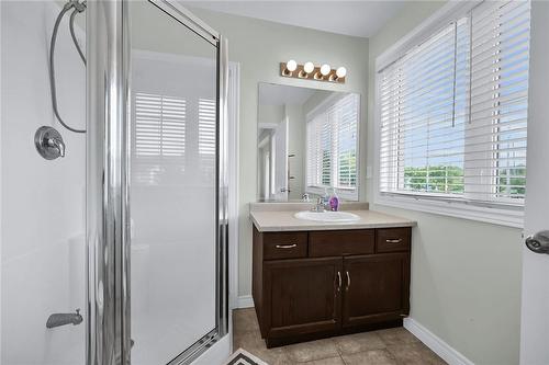 8 Brooking Court, Ancaster, ON - Indoor Photo Showing Bathroom