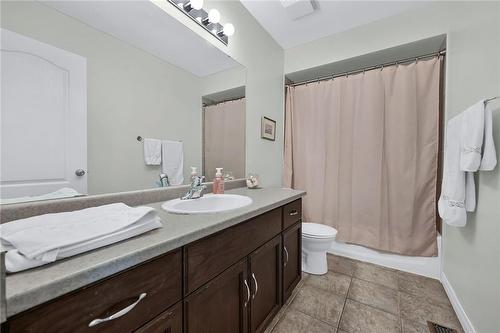 8 Brooking Court, Ancaster, ON - Indoor Photo Showing Bathroom