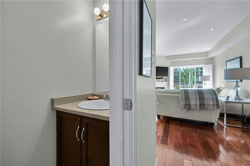 8 Brooking Court, Ancaster, ON - Indoor Photo Showing Bathroom