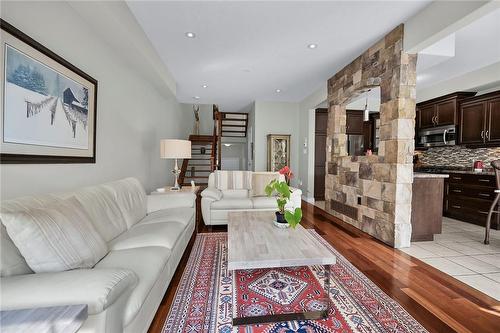 8 Brooking Court, Ancaster, ON - Indoor Photo Showing Living Room