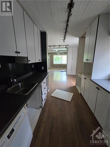 74 Boyce Avenue, Ottawa, ON - Indoor Photo Showing Kitchen