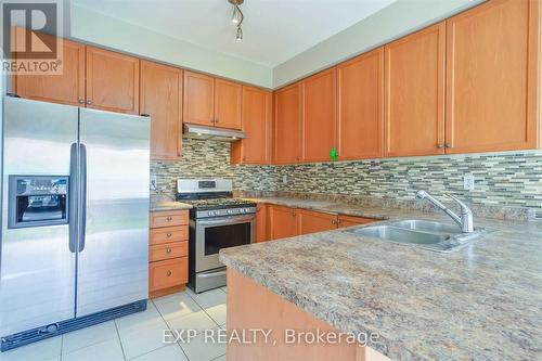 33 Saltspring Drive, Markham (Greensborough), ON - Indoor Photo Showing Kitchen With Double Sink