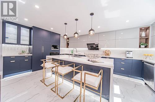 878 Silver Birch Trail, Mississauga (Clarkson), ON - Indoor Photo Showing Kitchen With Upgraded Kitchen