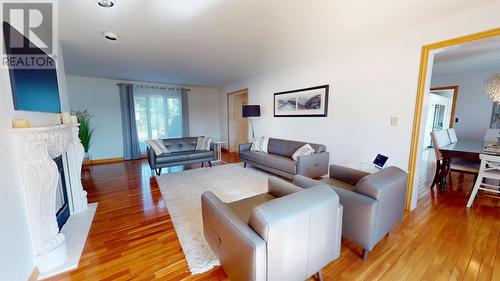 27 Parkshore Dr, Sault Ste. Marie, ON - Indoor Photo Showing Living Room