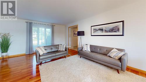 27 Parkshore Dr, Sault Ste. Marie, ON - Indoor Photo Showing Living Room