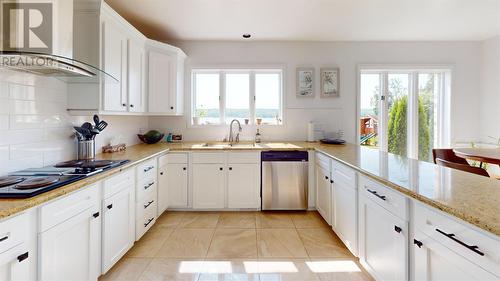 27 Parkshore Dr, Sault Ste. Marie, ON - Indoor Photo Showing Kitchen