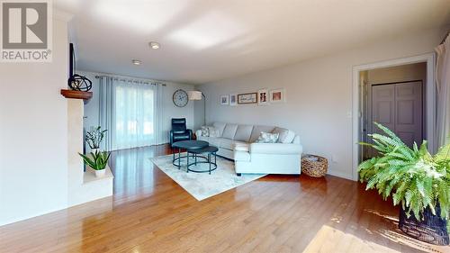 27 Parkshore Dr, Sault Ste. Marie, ON - Indoor Photo Showing Living Room