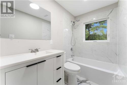 184 Grandview Road, Ottawa, ON - Indoor Photo Showing Bathroom