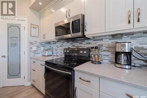 284 Cowan Crescent, Martensville, SK - Indoor Photo Showing Kitchen