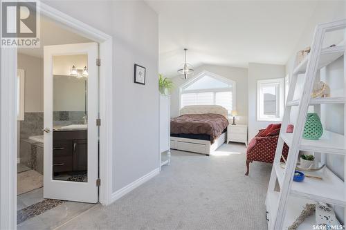 284 Cowan Crescent, Martensville, SK - Indoor Photo Showing Bedroom