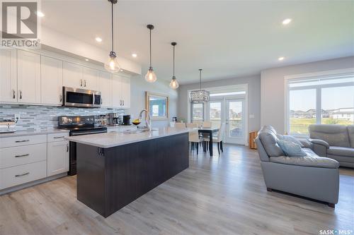 284 Cowan Crescent, Martensville, SK - Indoor Photo Showing Kitchen With Upgraded Kitchen