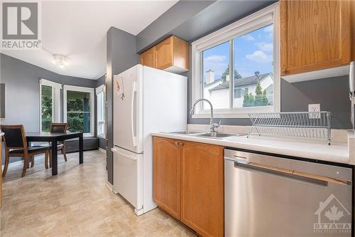 16 Liette Court, Kemptville, ON - Indoor Photo Showing Kitchen With Double Sink