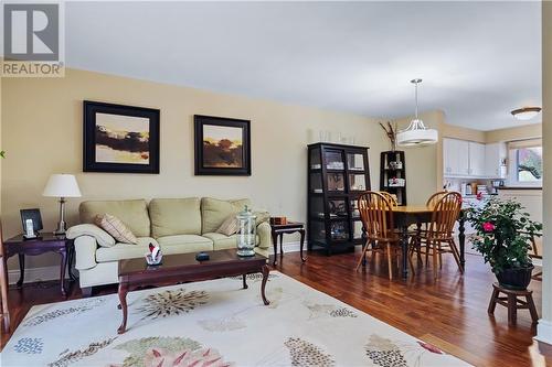 115 Wright Crescent Unit#73, Kingston, ON - Indoor Photo Showing Living Room