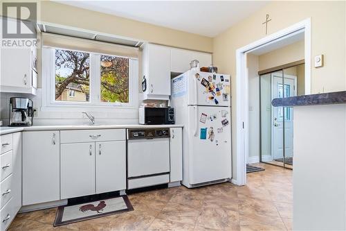 115 Wright Crescent Unit#73, Kingston, ON - Indoor Photo Showing Kitchen