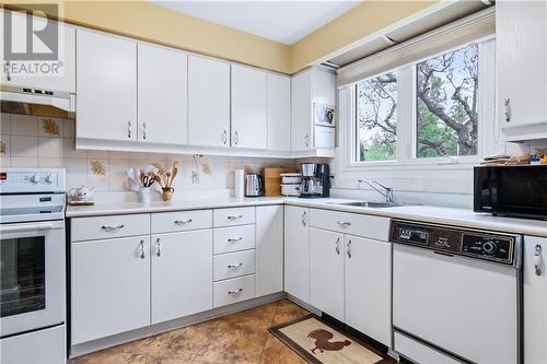 115 Wright Crescent Unit#73, Kingston, ON - Indoor Photo Showing Kitchen