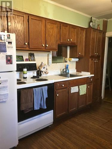 208 Albert St E, Sault Ste. Marie, ON - Indoor Photo Showing Kitchen