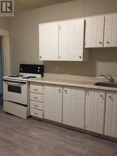 208 Albert St E, Sault Ste. Marie, ON - Indoor Photo Showing Kitchen