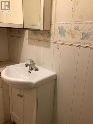 208 Albert St E, Sault Ste. Marie, ON - Indoor Photo Showing Bathroom