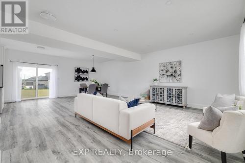 144 Pugh Street, Perth East (44 - Milverton), ON - Indoor Photo Showing Living Room