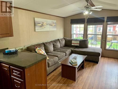 Frnb009 - 1336 S Morrison Lake Road, Gravenhurst, ON - Indoor Photo Showing Living Room