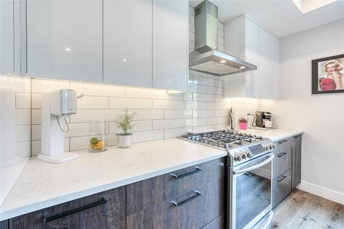 102-993 Antler Drive, Penticton, BC - Indoor Photo Showing Kitchen With Upgraded Kitchen