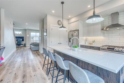 102-993 Antler Drive, Penticton, BC - Indoor Photo Showing Kitchen With Upgraded Kitchen