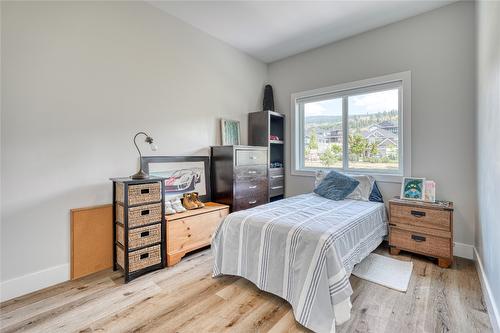 102-993 Antler Drive, Penticton, BC - Indoor Photo Showing Bedroom