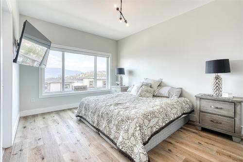 102-993 Antler Drive, Penticton, BC - Indoor Photo Showing Bedroom