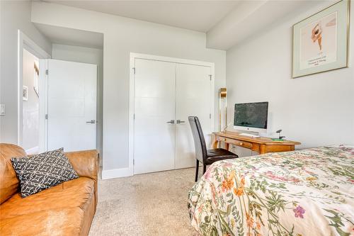 102-993 Antler Drive, Penticton, BC - Indoor Photo Showing Bedroom