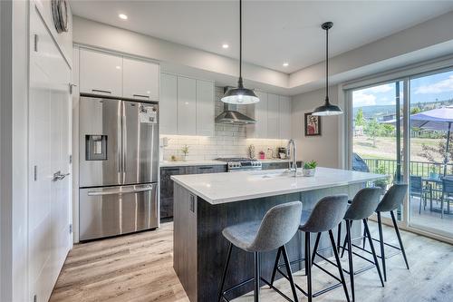 102-993 Antler Drive, Penticton, BC - Indoor Photo Showing Kitchen With Upgraded Kitchen