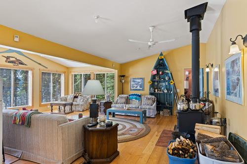 Block A Crooked Lake, Lake Country, BC - Indoor Photo Showing Living Room