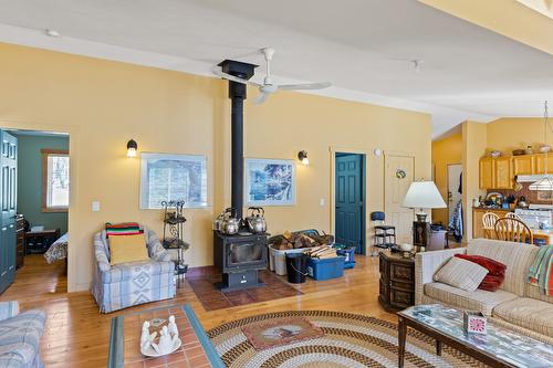 Block A Crooked Lake, Lake Country, BC - Indoor Photo Showing Living Room