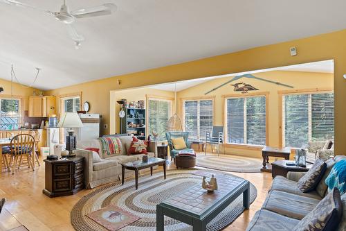 Block A Crooked Lake, Lake Country, BC - Indoor Photo Showing Living Room