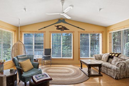 Block A Crooked Lake, Lake Country, BC - Indoor Photo Showing Living Room