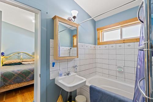 Block A Crooked Lake, Lake Country, BC - Indoor Photo Showing Bathroom