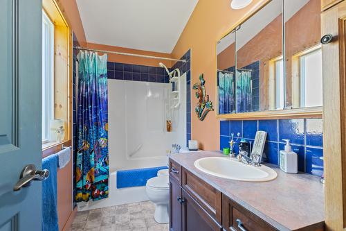 Block A Crooked Lake, Lake Country, BC - Indoor Photo Showing Bathroom