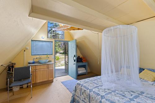 Block A Crooked Lake, Lake Country, BC - Indoor Photo Showing Bedroom