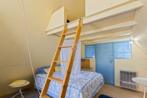 Block A Crooked Lake, Lake Country, BC - Indoor Photo Showing Other Room