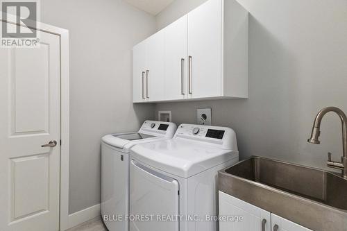 2232 Evans Boulevard, London, ON - Indoor Photo Showing Laundry Room