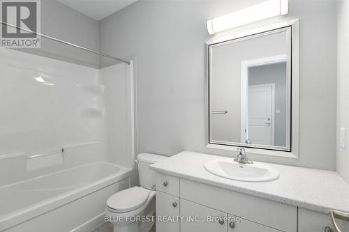 2232 Evans Boulevard, London, ON - Indoor Photo Showing Bathroom